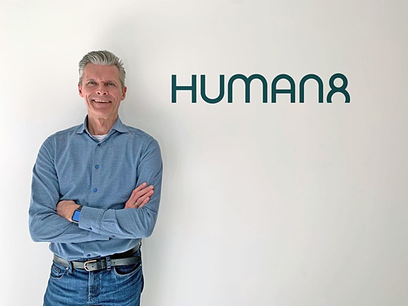 Kristof De Wulf with Human8 logo